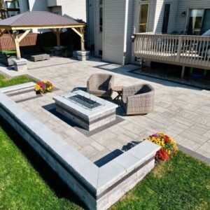 Interlocking backyard paver patio